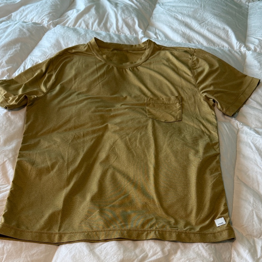Vuori's Men's Performance Tee--Large